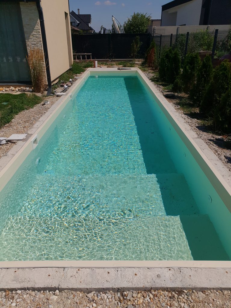 murovaný bazén